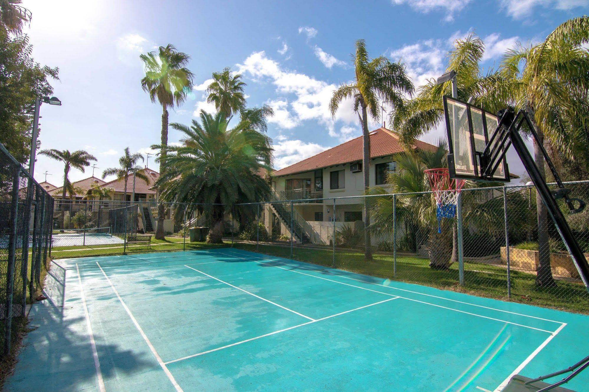 Mandurah Family Resort Екстериор снимка